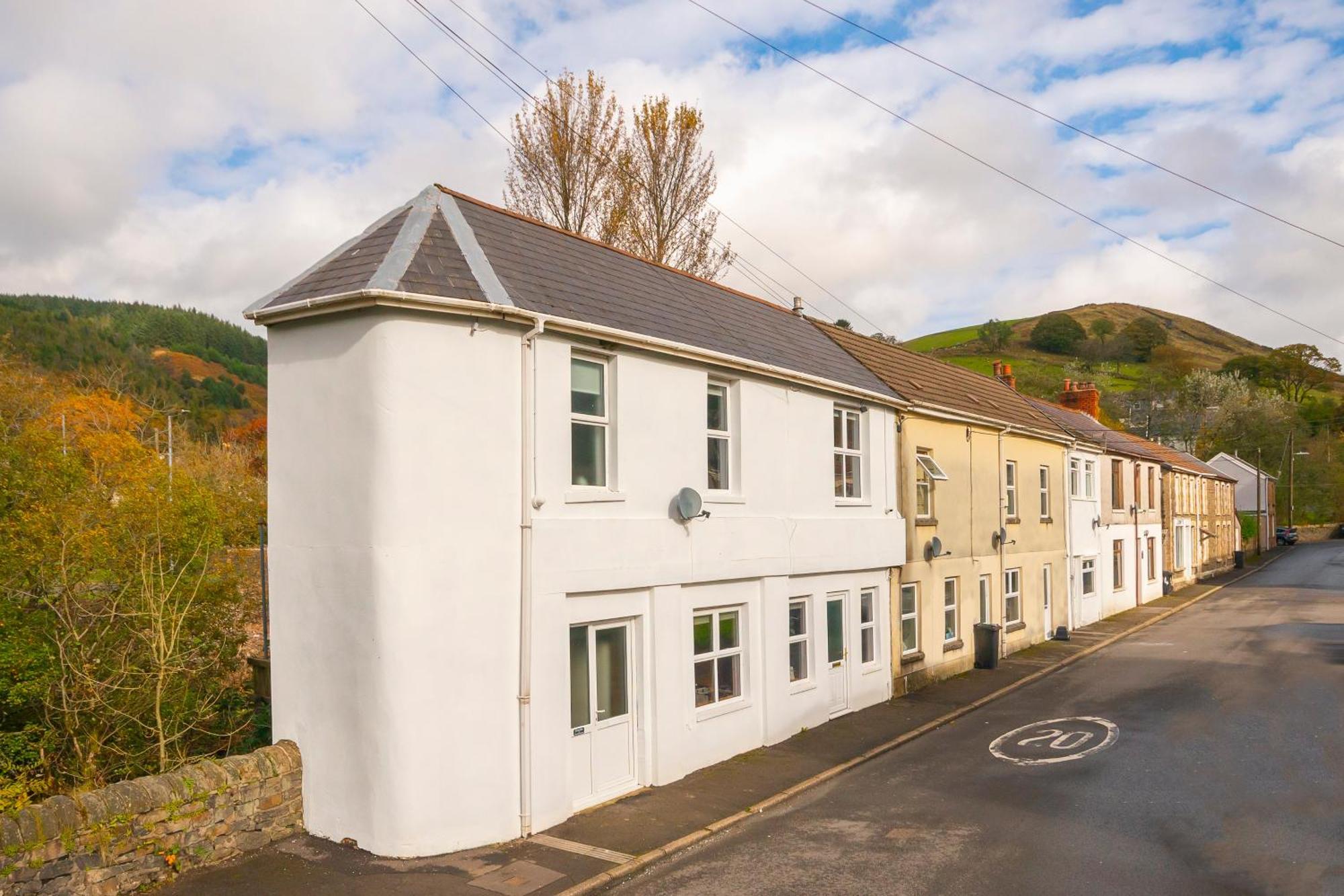 Riverside Great House In The Afan Forest Bike Park By Staystaycations Glyncorrwg Exteriér fotografie