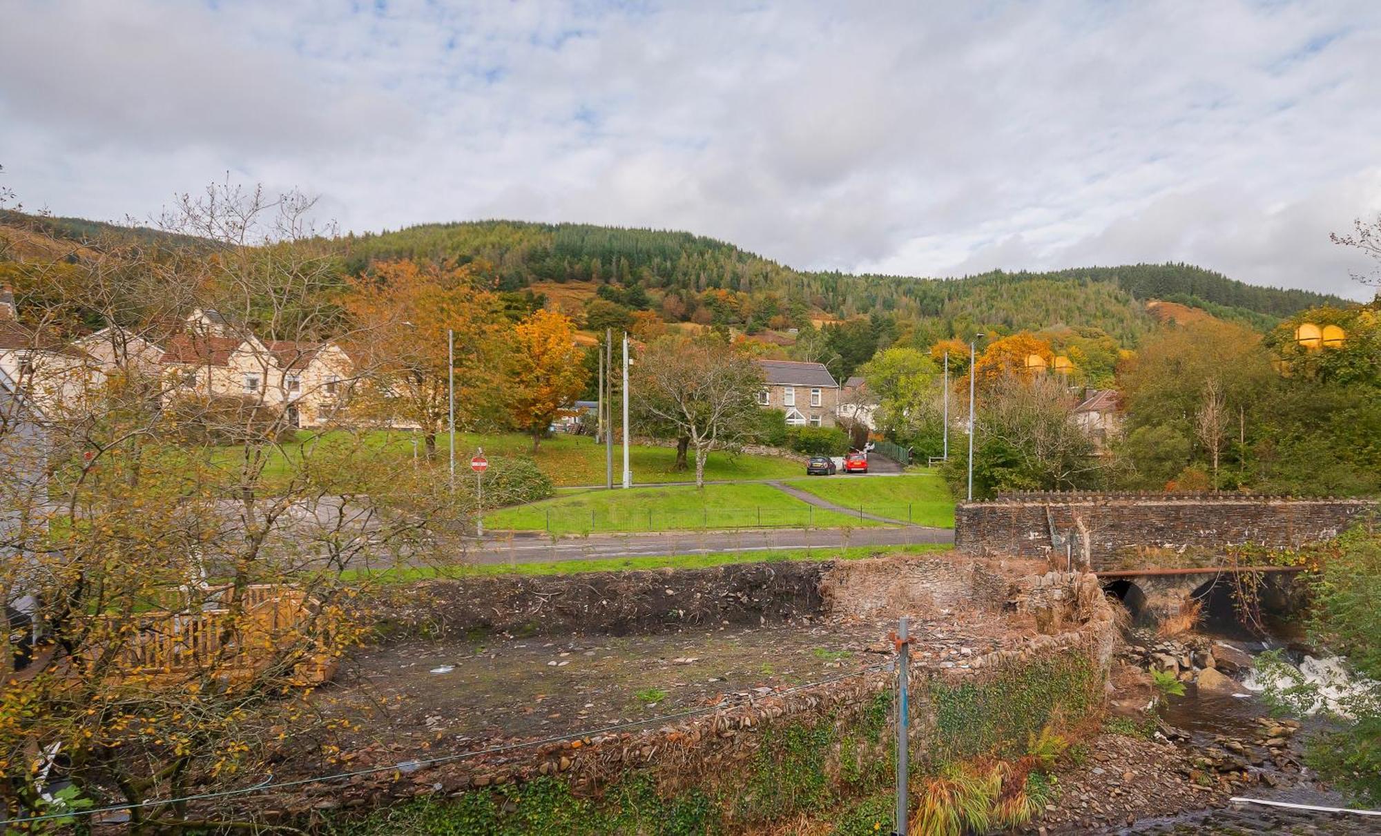 Riverside Great House In The Afan Forest Bike Park By Staystaycations Glyncorrwg Exteriér fotografie